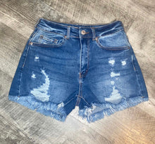 Load image into Gallery viewer, DENIM DISTRESSED SHORTS
