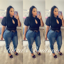 Load image into Gallery viewer, IZZY CROP TOP
