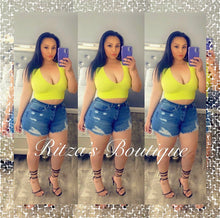 Load image into Gallery viewer, DENIM DISTRESSED SHORTS
